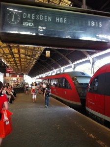 Abfahrtbereit am Bahnsteig: Regionalexpress nach Dresden