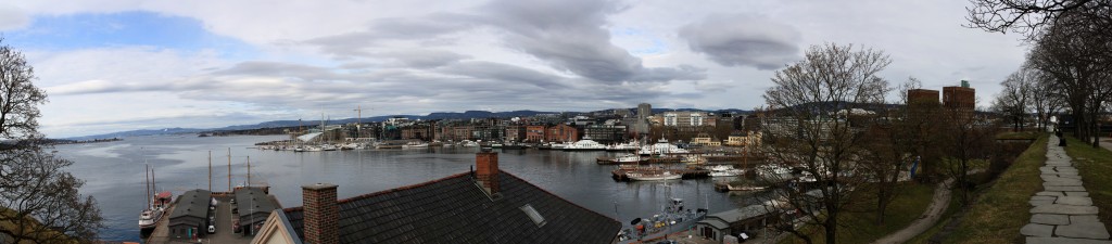 Panorama: Blick von der Festzung Akershus zum Osloer Hafen